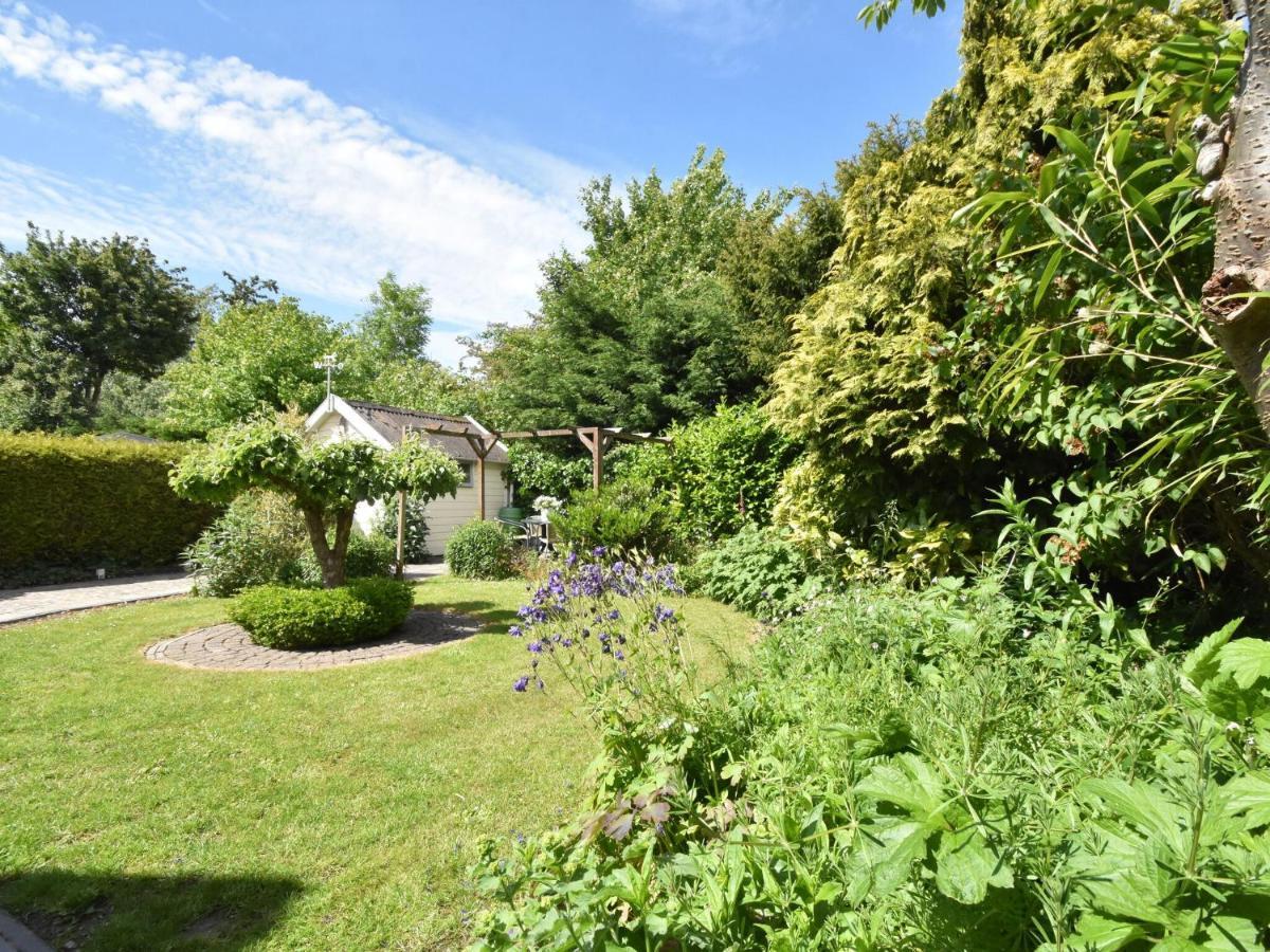 Balmy Holiday Home In Tuitjenhorn With Fenced Garden Kültér fotó