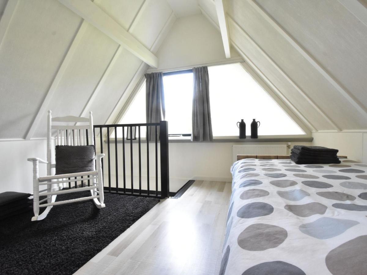 Balmy Holiday Home In Tuitjenhorn With Fenced Garden Kültér fotó