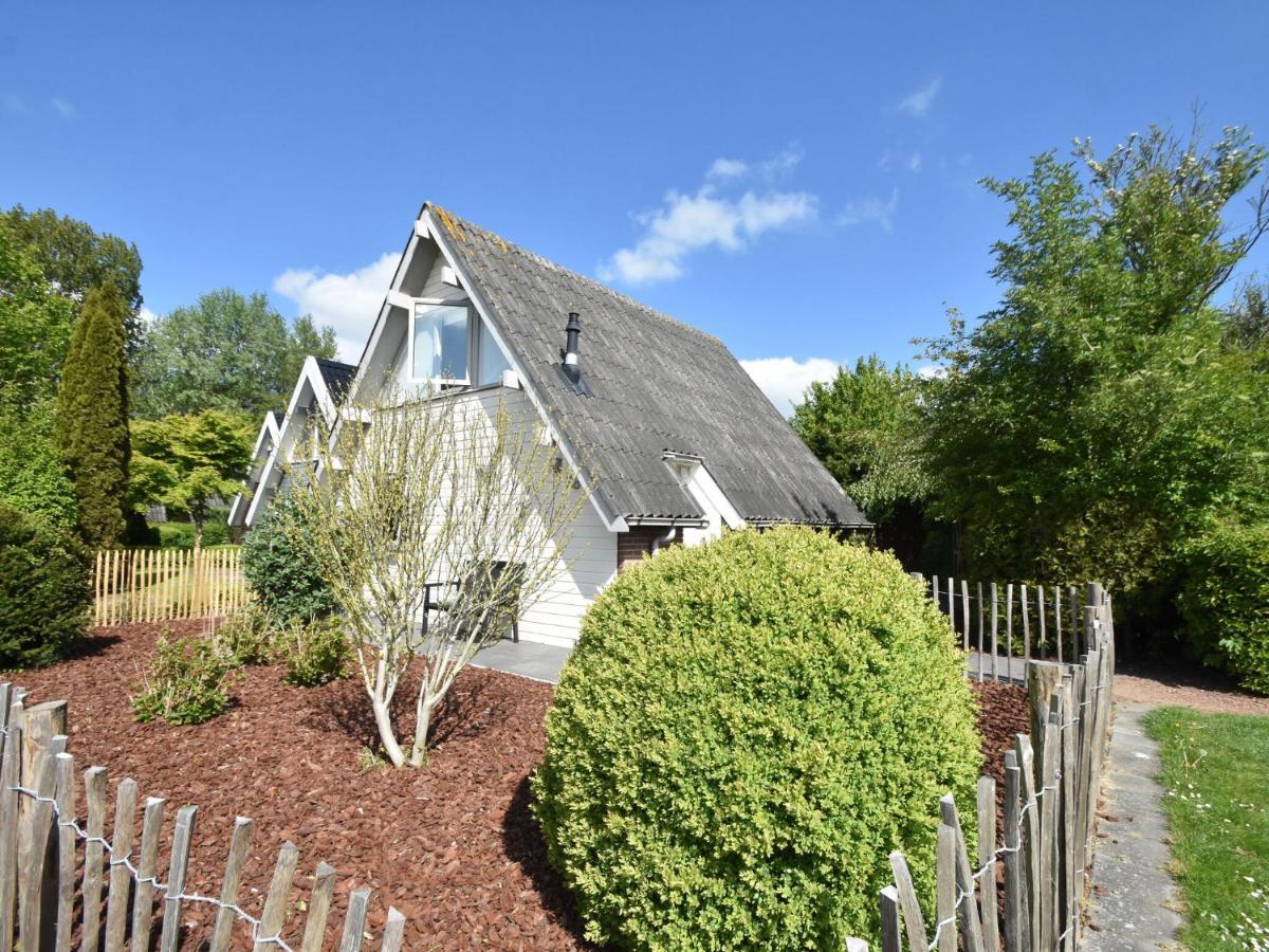 Balmy Holiday Home In Tuitjenhorn With Fenced Garden Kültér fotó