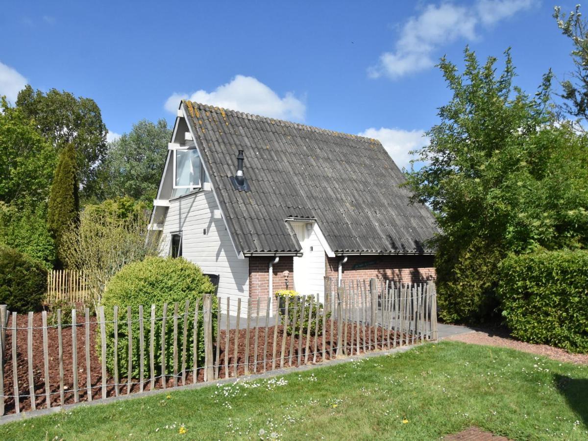 Balmy Holiday Home In Tuitjenhorn With Fenced Garden Kültér fotó